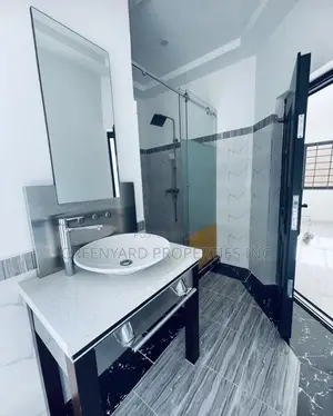 3bdrm House in Lakeside, Ashaley Botwe for sale