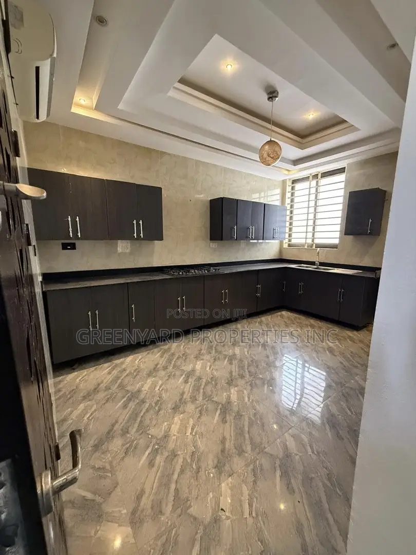 7bdrm Mansion in East Legon Hills for sale