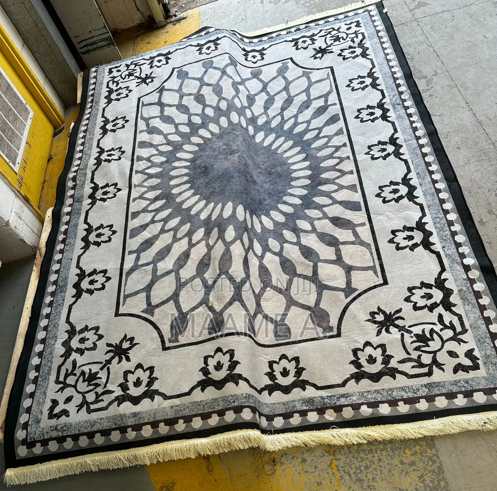 4 Rugs in Different Colours