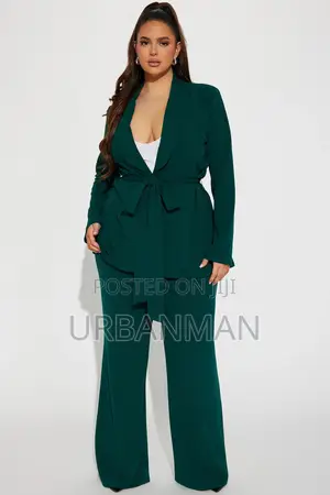 Photo - Fashion Nova Blazer Set-Uk 18/20