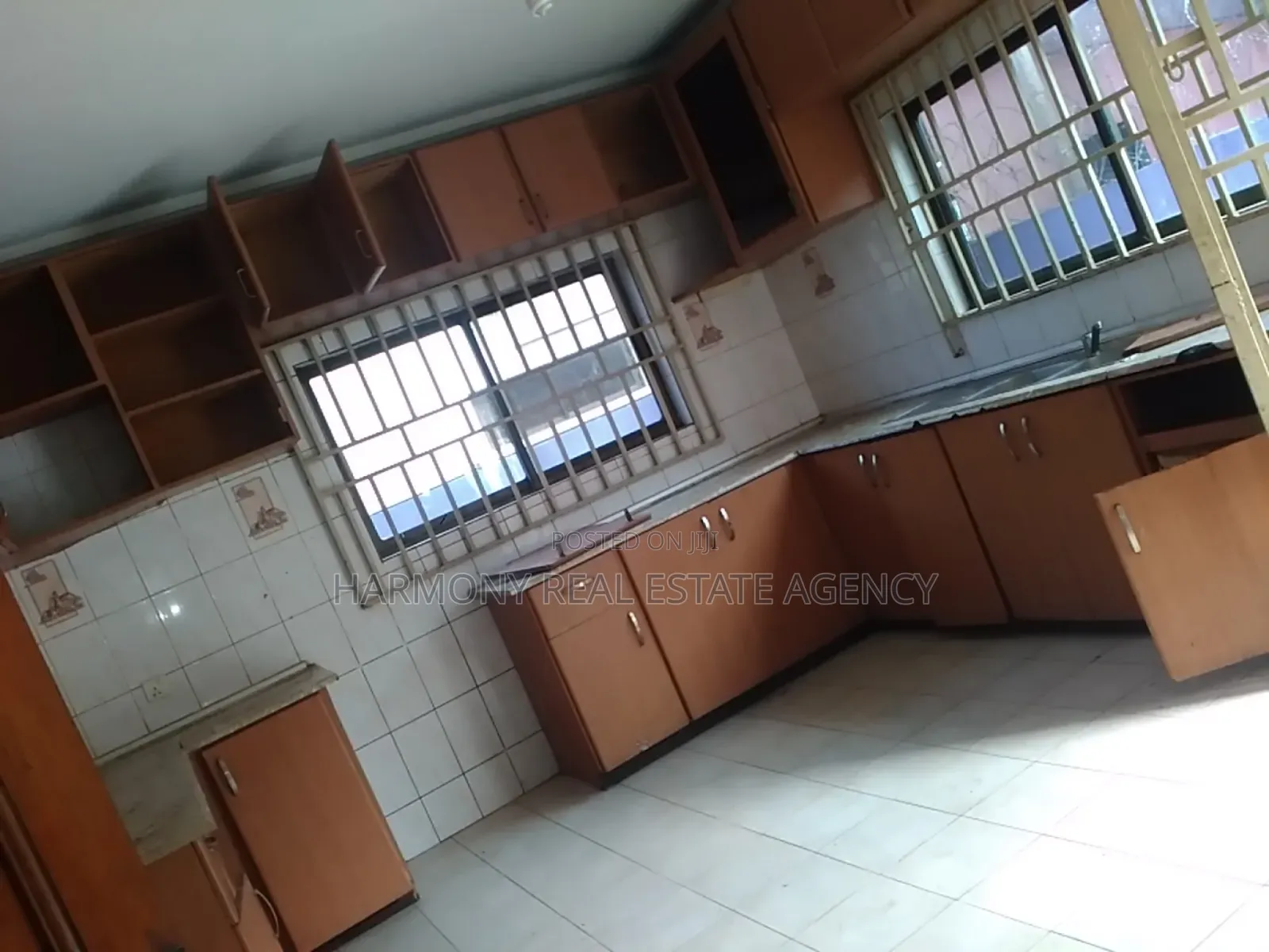 5bdrm House in Airport Residential Area for rent