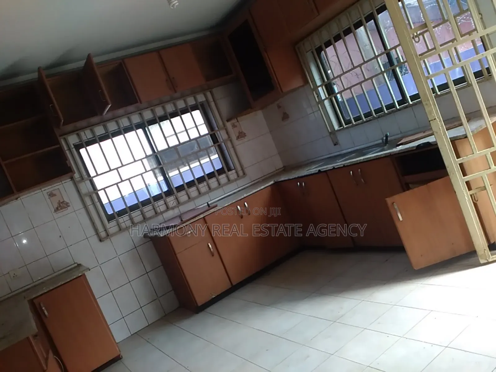 5bdrm House in Airport Residential Area for rent