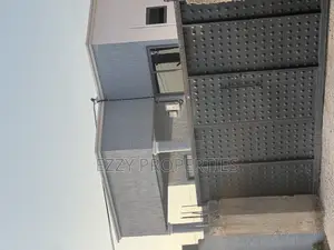 3bdrm Bungalow in Lakeside Estate, Ashaley Botwe for sale