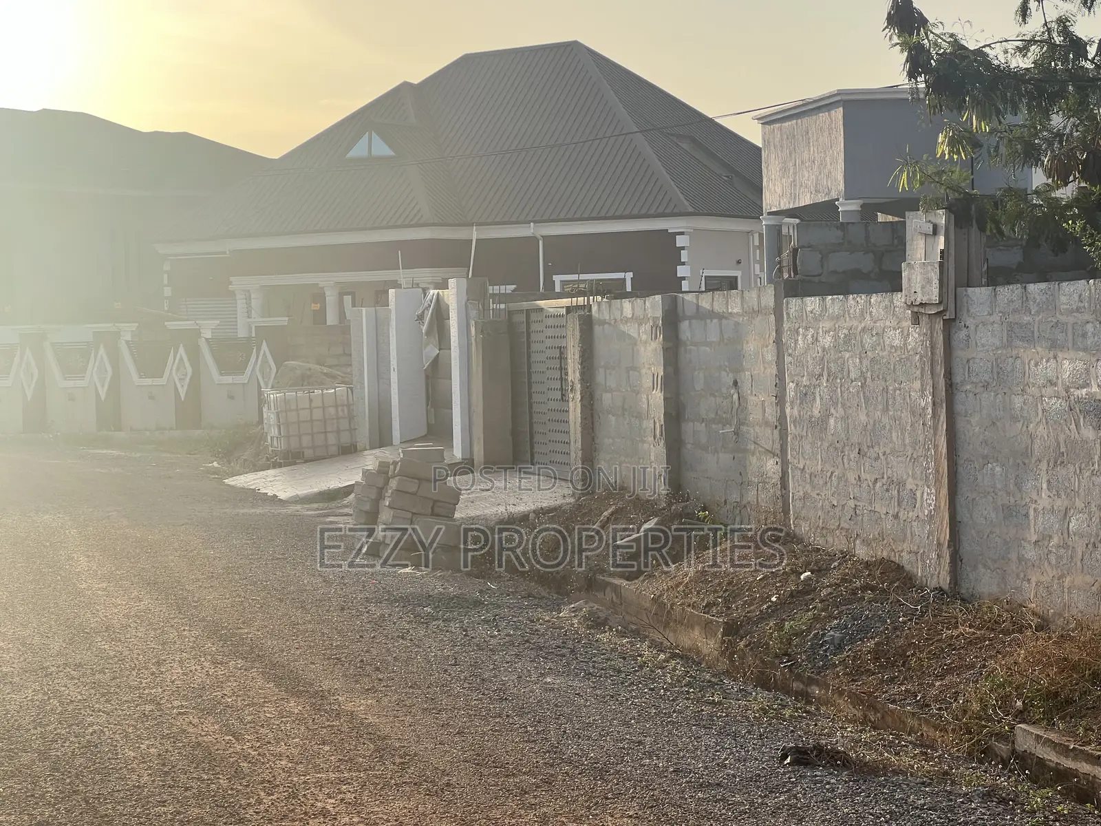 3bdrm Bungalow in Lakeside Estate, Ashaley Botwe for sale