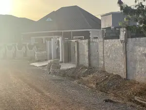 3bdrm Bungalow in Lakeside Estate, Ashaley Botwe for sale