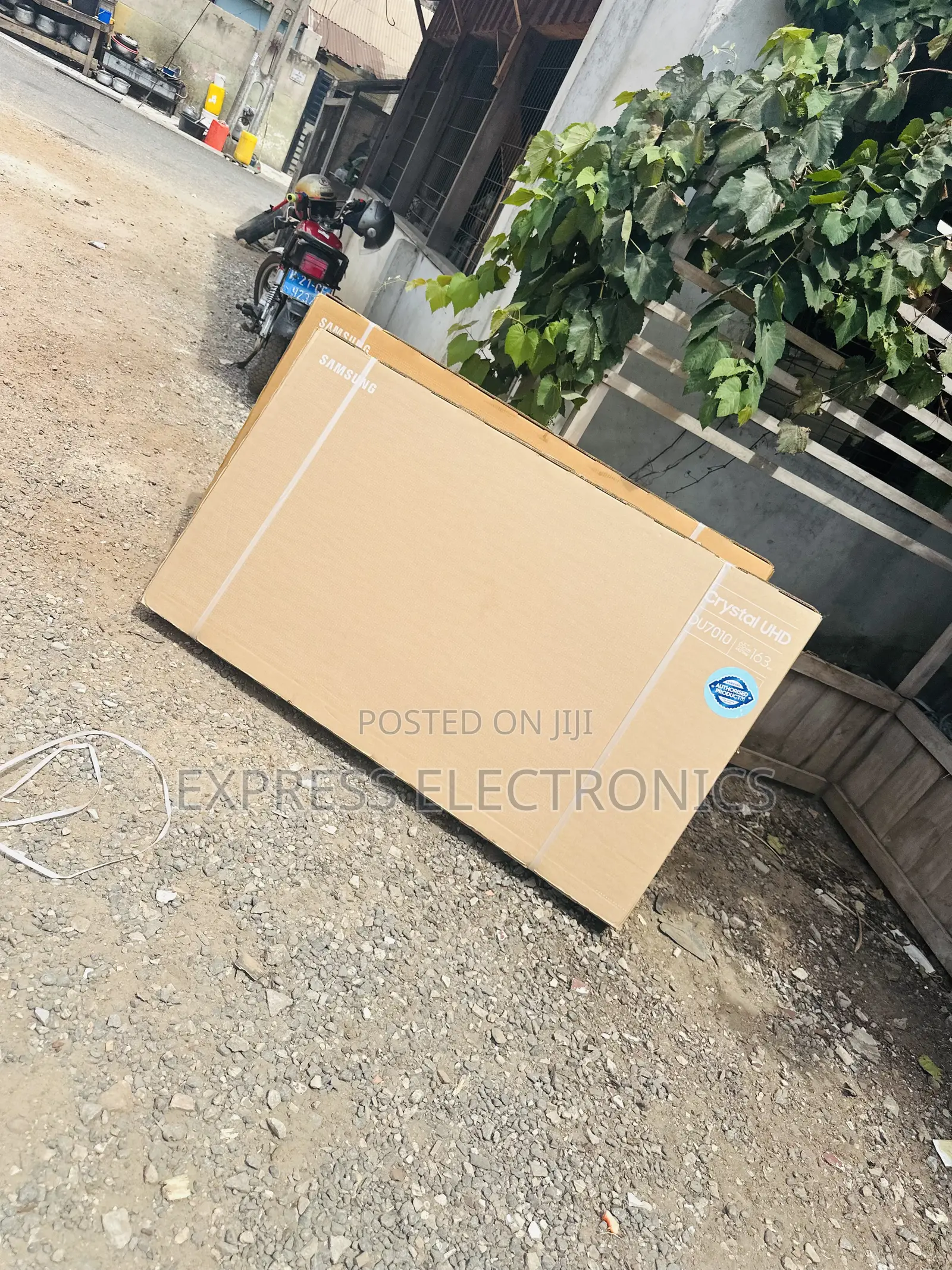 Big Screen UHD Smart Samsung Tv 65”DU7000