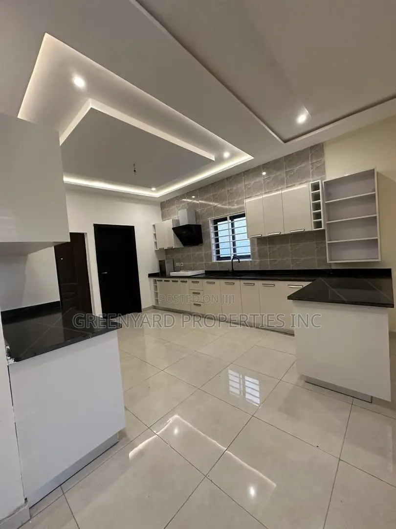 5bdrm House in East Legon Hills for sale