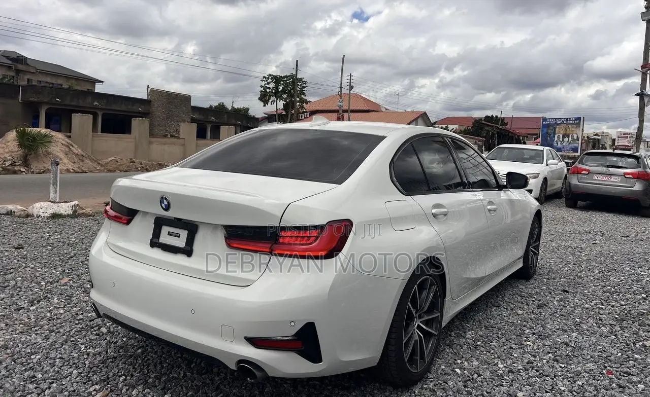 BMW 330i 2021 White
