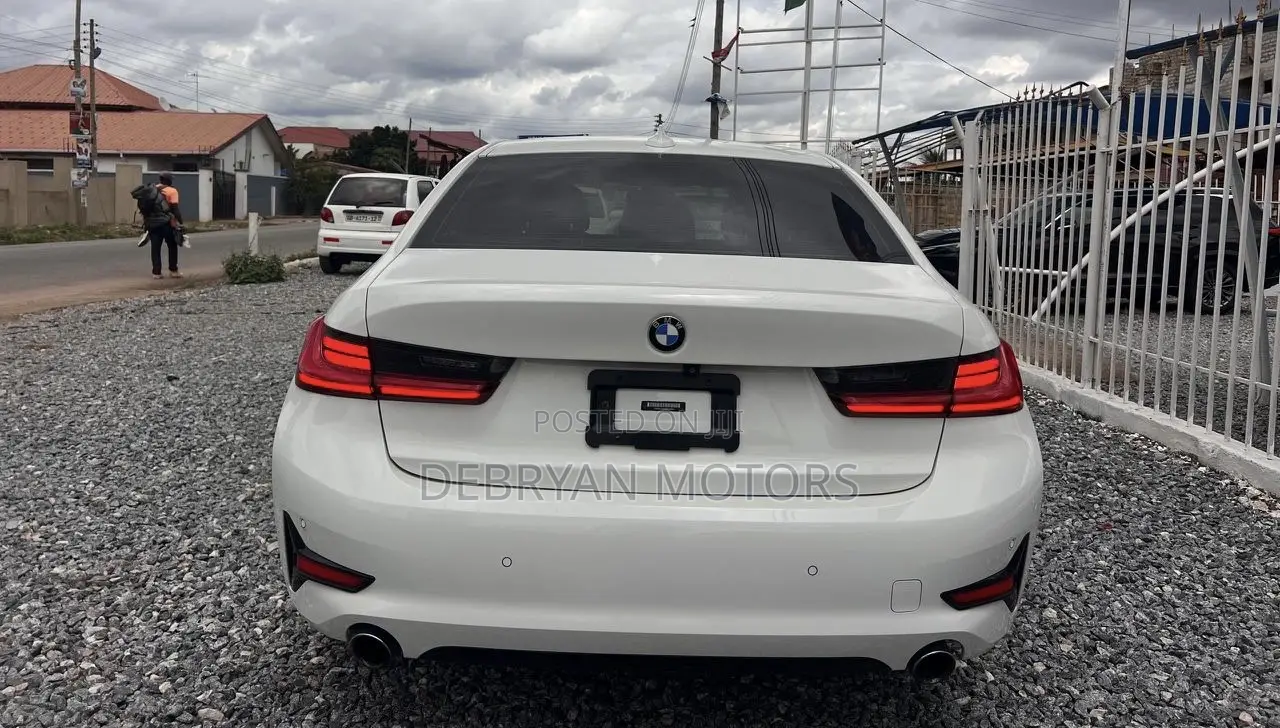 BMW 330i 2021 White