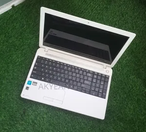 Laptop Toshiba 4GB Intel Celeron HDD 320GB