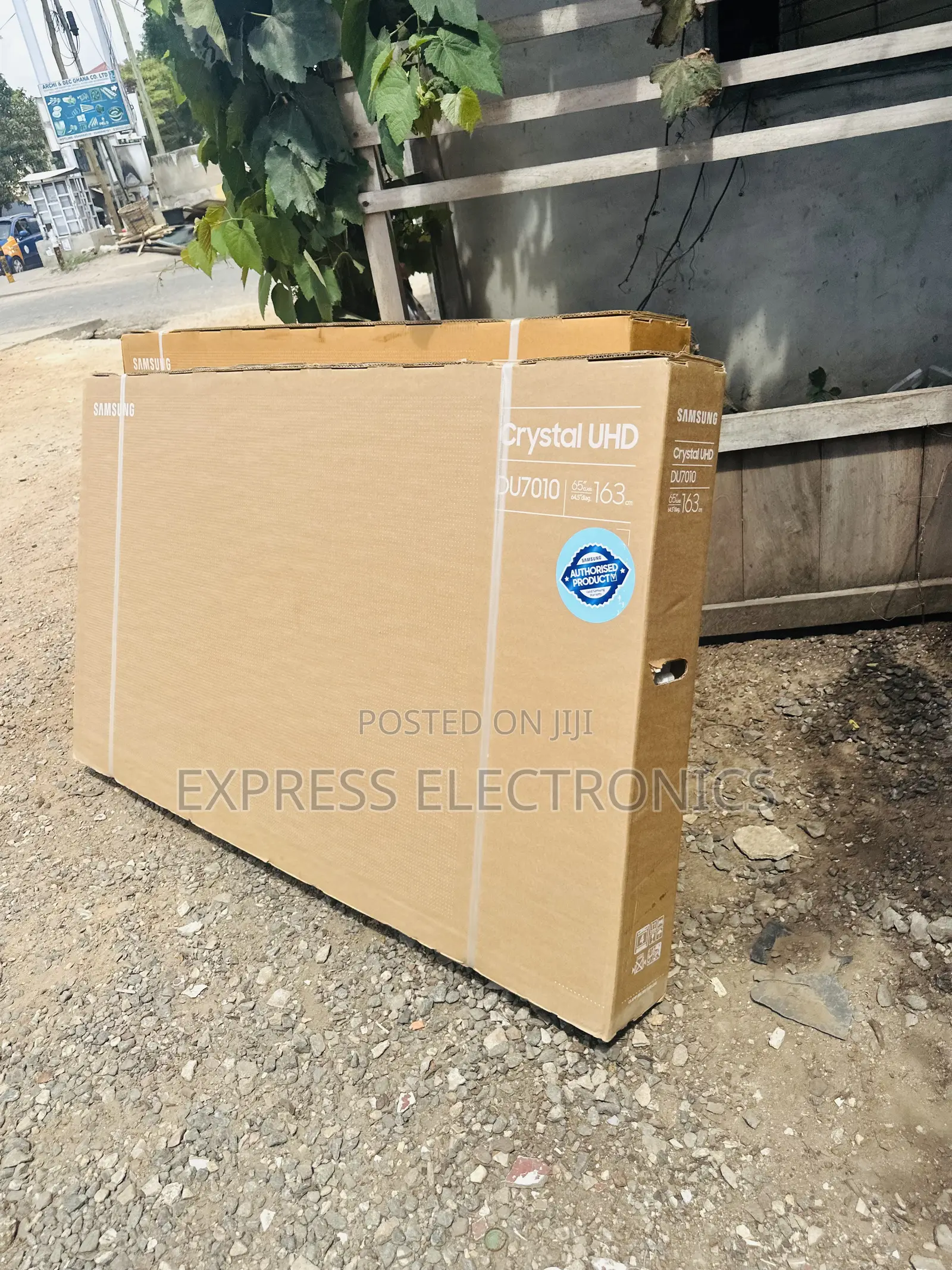 Sleek,Modern Design UHD Smart Samsung 65”DU8000