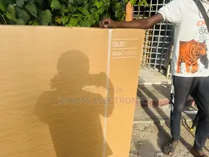 Sharp Shades of Color UHD Smart Samsung 65”Dau8000