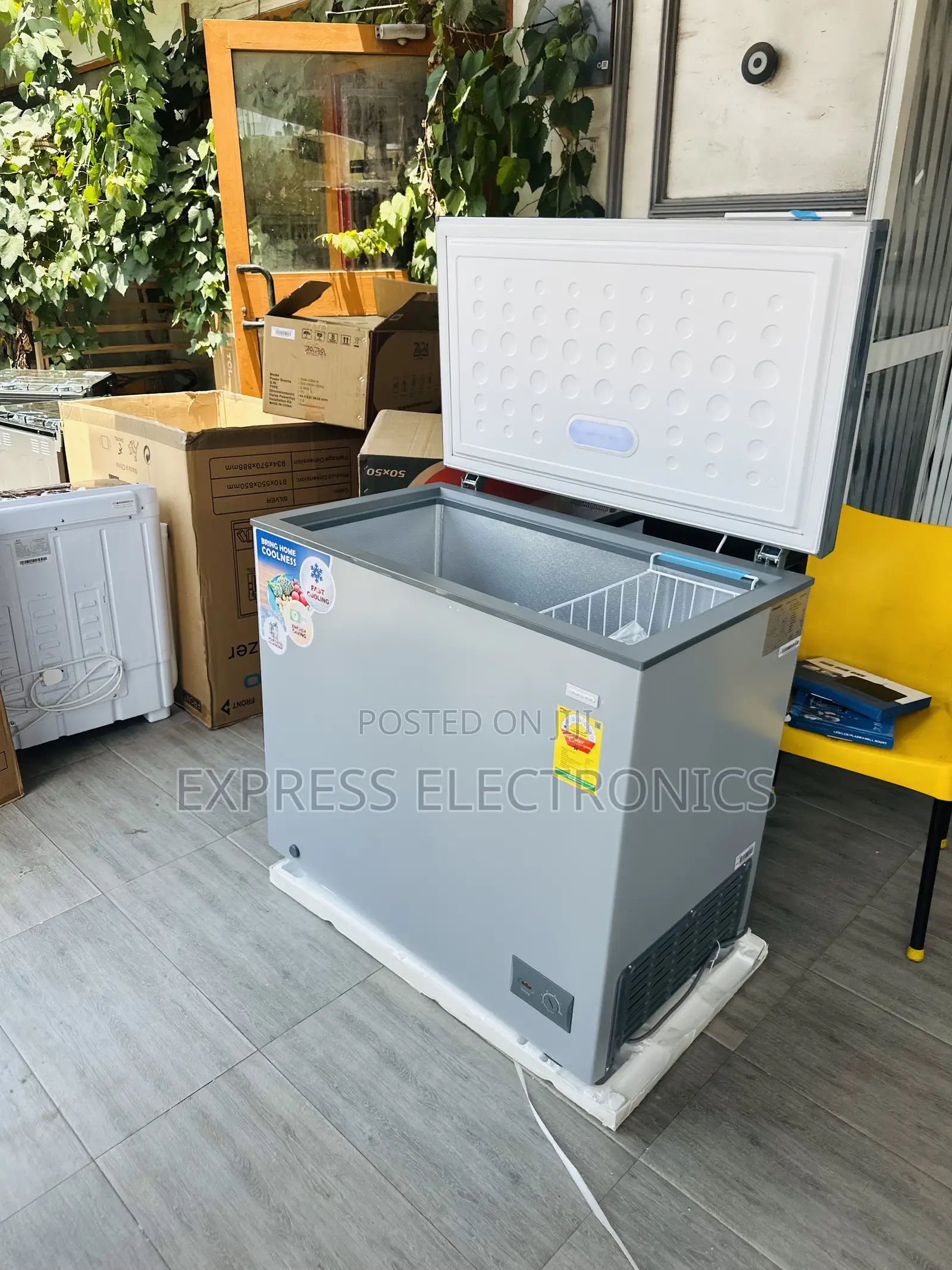 Powerful Sleek Design Grey Chest Freezer Single Door 200L