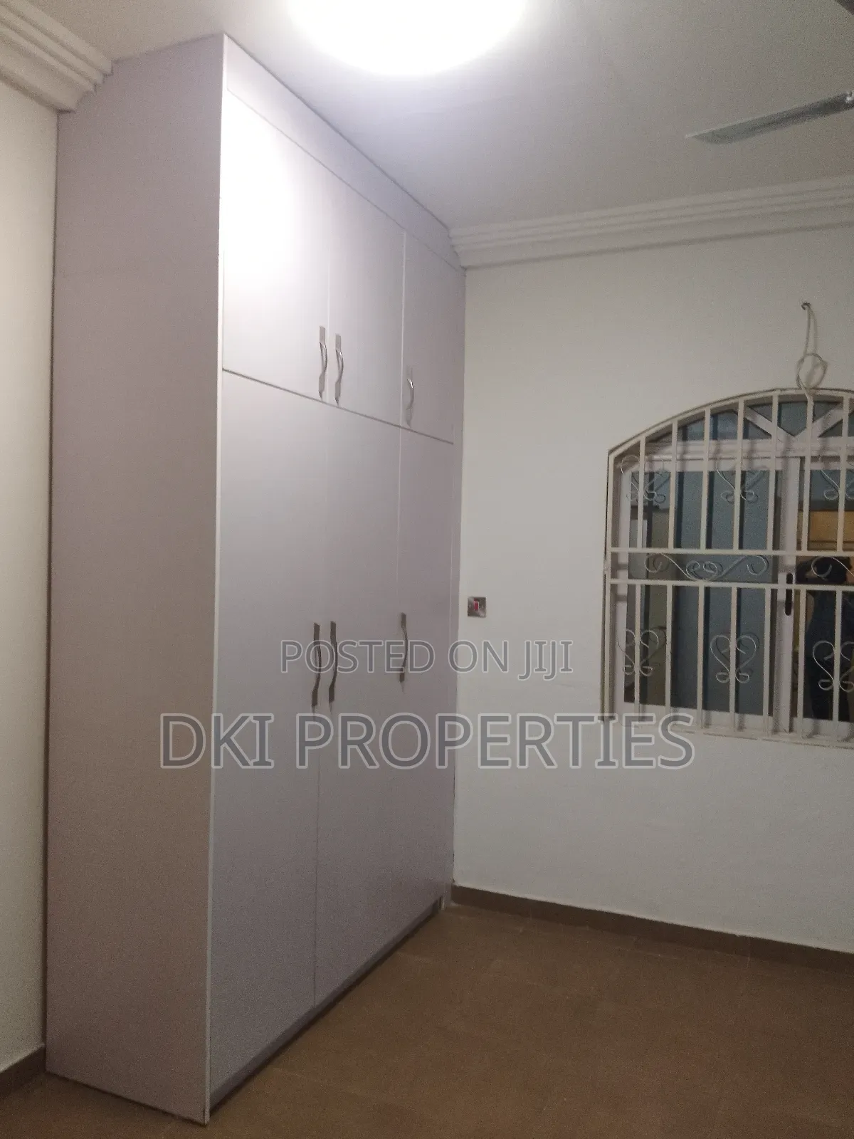 5bdrm House in Dki Properties, Adenta for sale