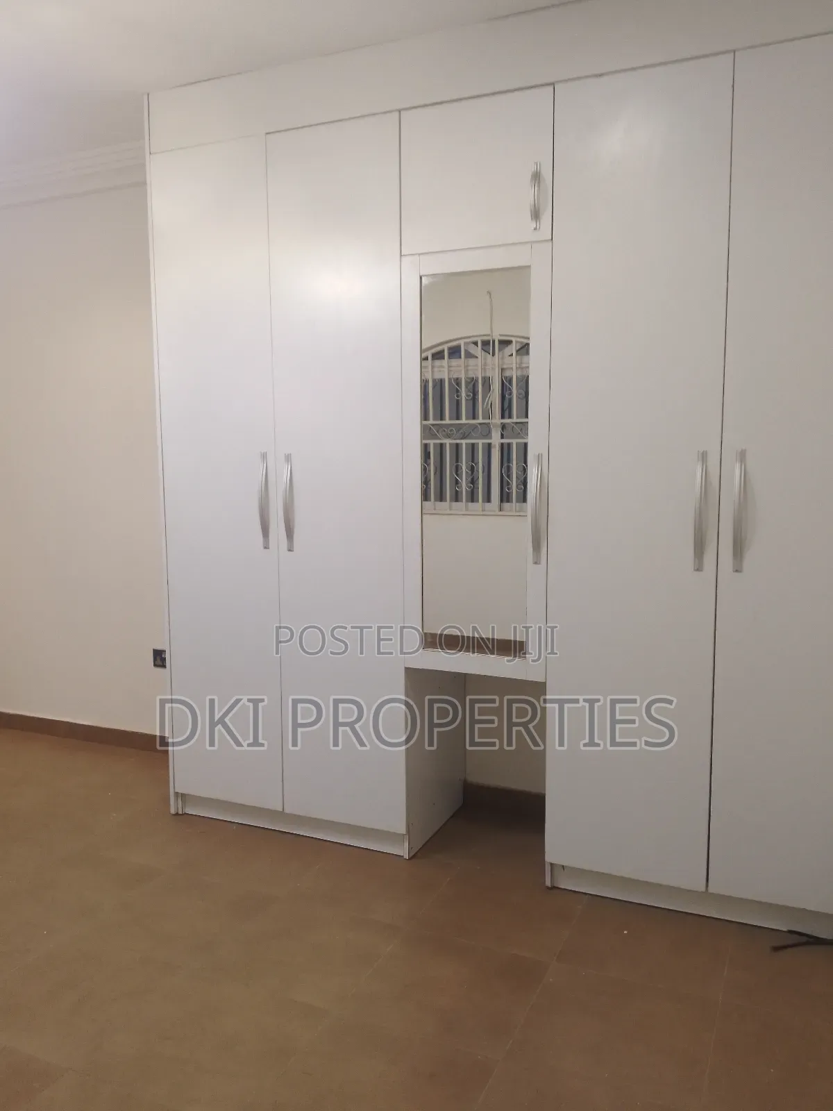 5bdrm House in Dki Properties, Adenta for sale