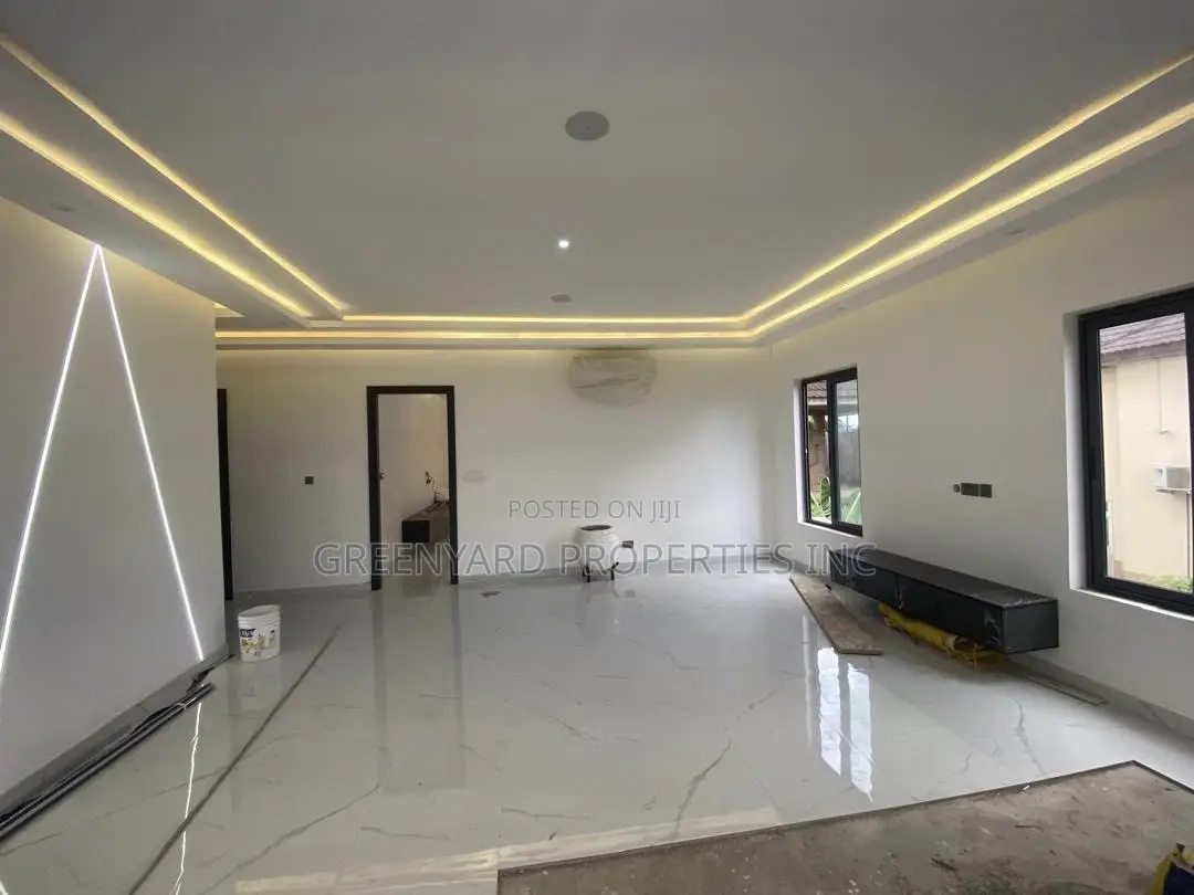 5bdrm House in Little Roses, Ashaley Botwe for sale
