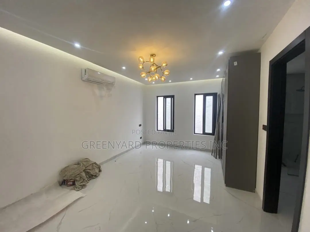 5bdrm House in Little Roses, Ashaley Botwe for sale