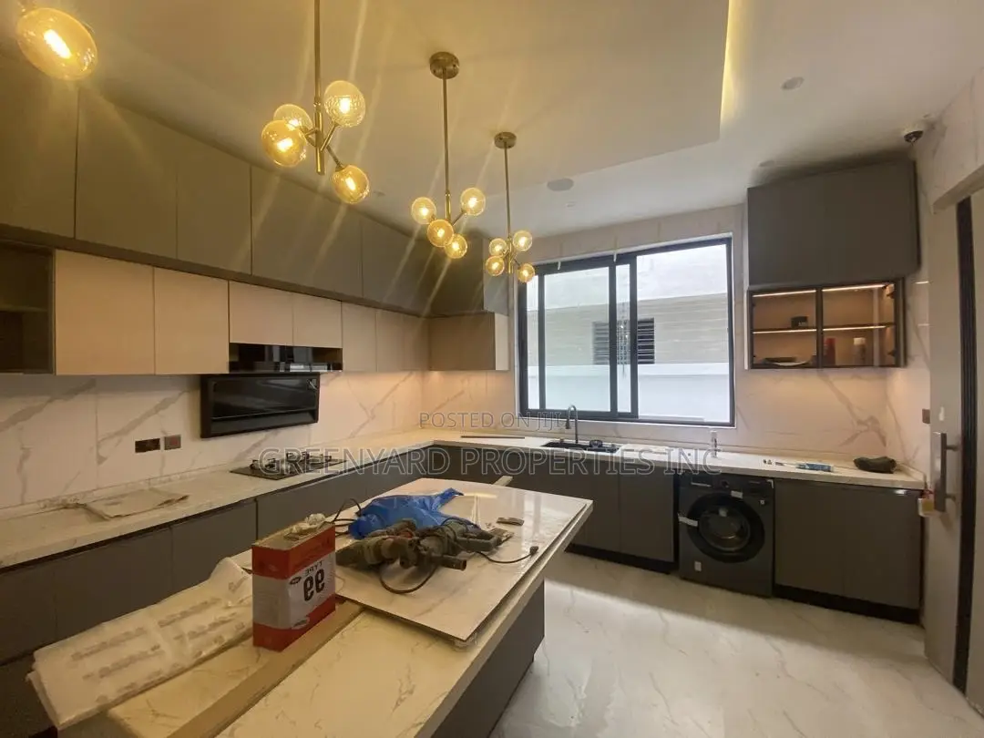 5bdrm House in Little Roses, Ashaley Botwe for sale