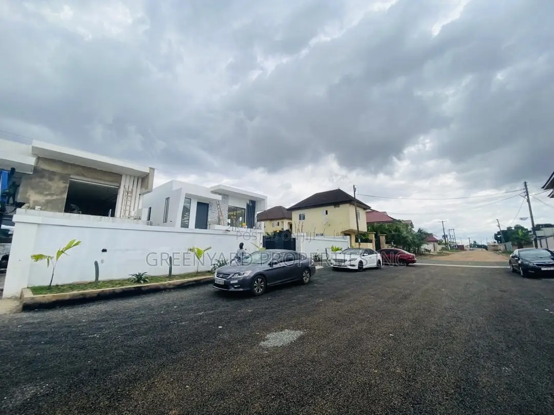 5bdrm House in Little Roses, Ashaley Botwe for sale