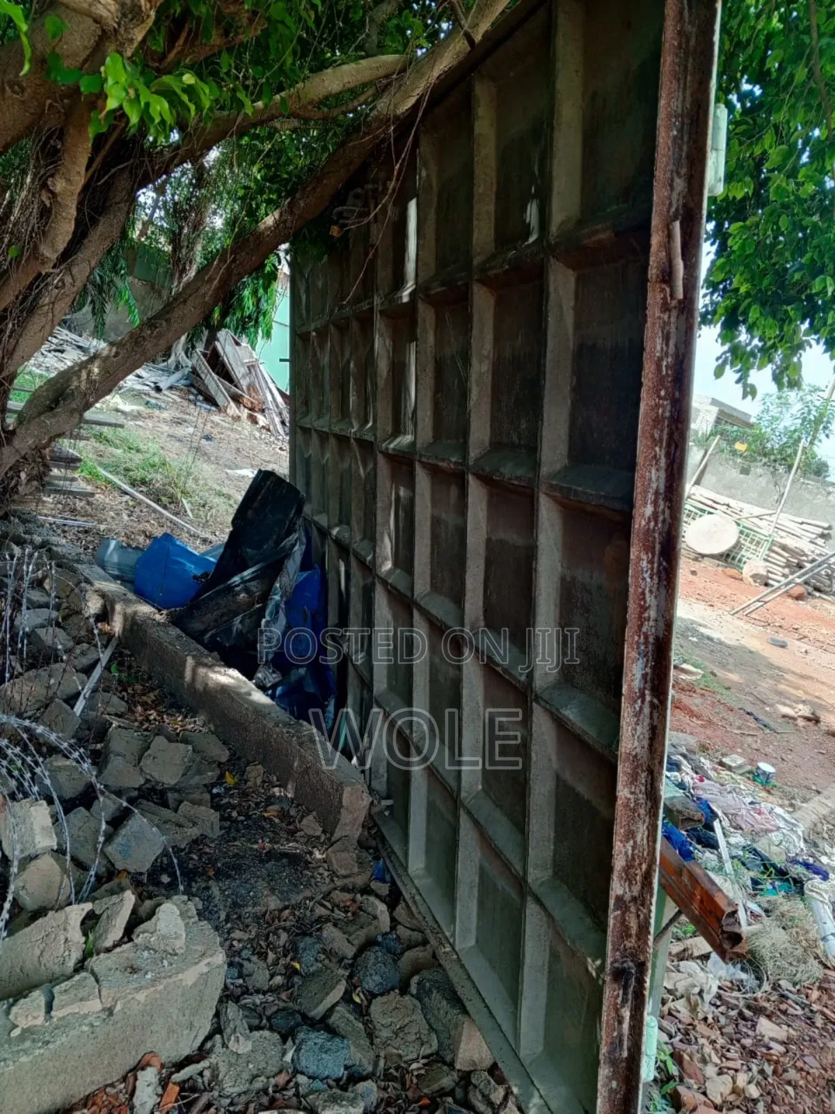 Metal Scraps Incl. Metal Gate Fence Razor Wire (2 Plots)