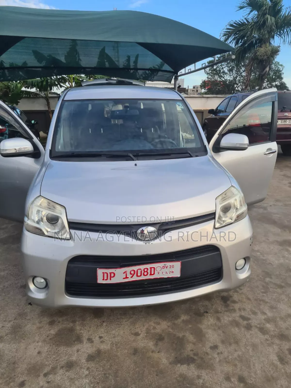 Toyota Sienta 1.5 FWD 2014 Silver