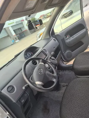 Toyota Sienta 1.5 FWD 2014 Silver