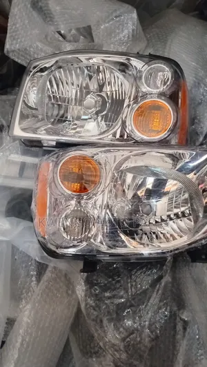 Nissan Hard Body Headlight Pair