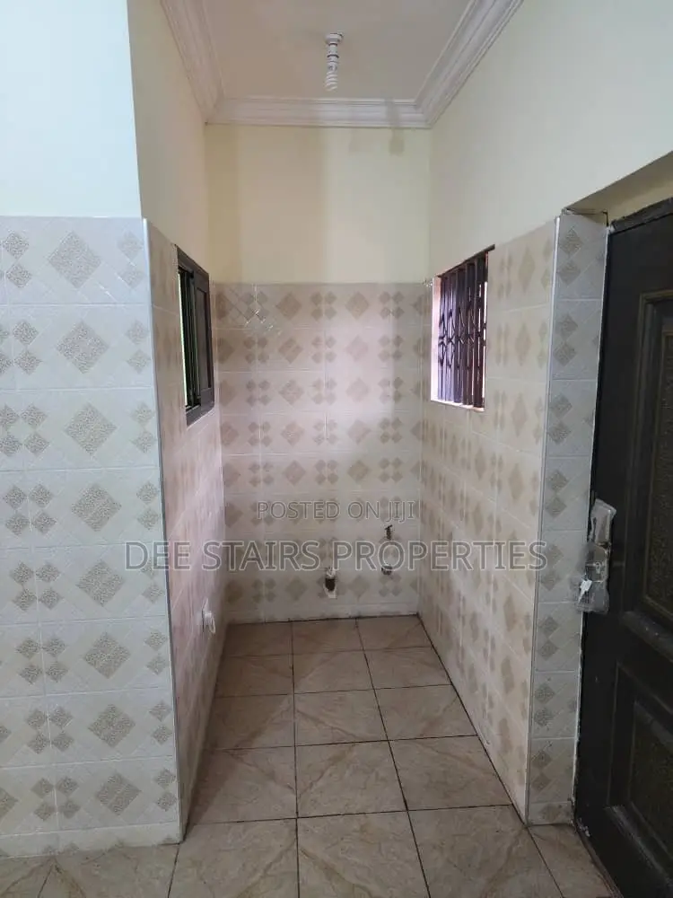 2bdrm Apartment in Behind Trade Fair for rent