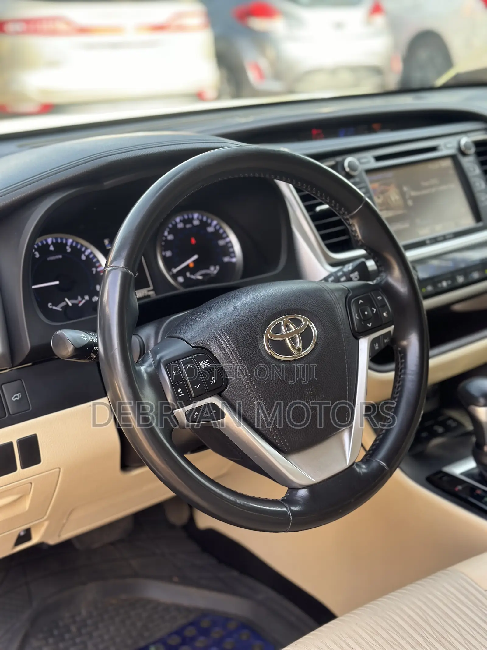 Toyota Highlander LE Plus 4x4 V6 (3.5L 6cyl 8A) 2017 White
