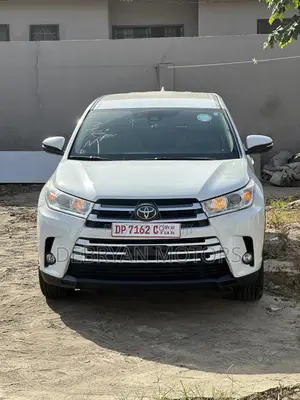 Toyota Highlander LE Plus 4x4 V6 (3.5L 6cyl 8A) 2017 White