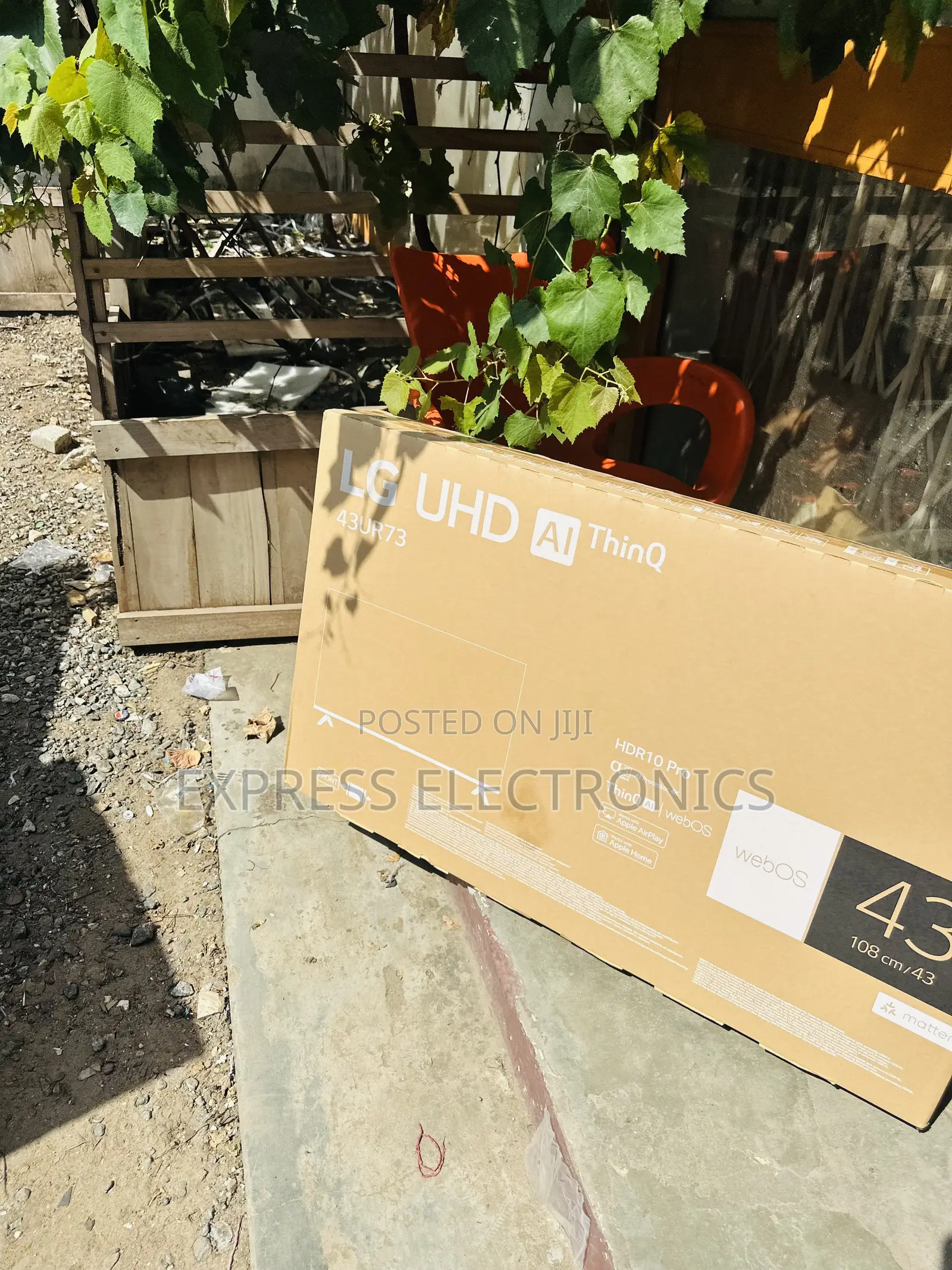 Modern,Elegant Slim UHD Smart LG 43” UR73