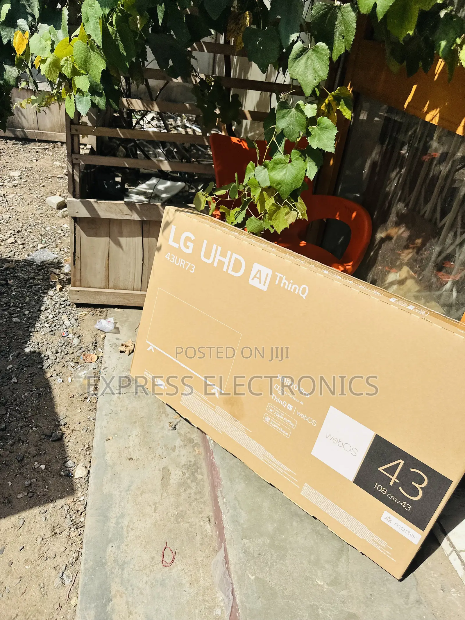 Modern,Elegant Slim UHD Smart LG 43” UR73
