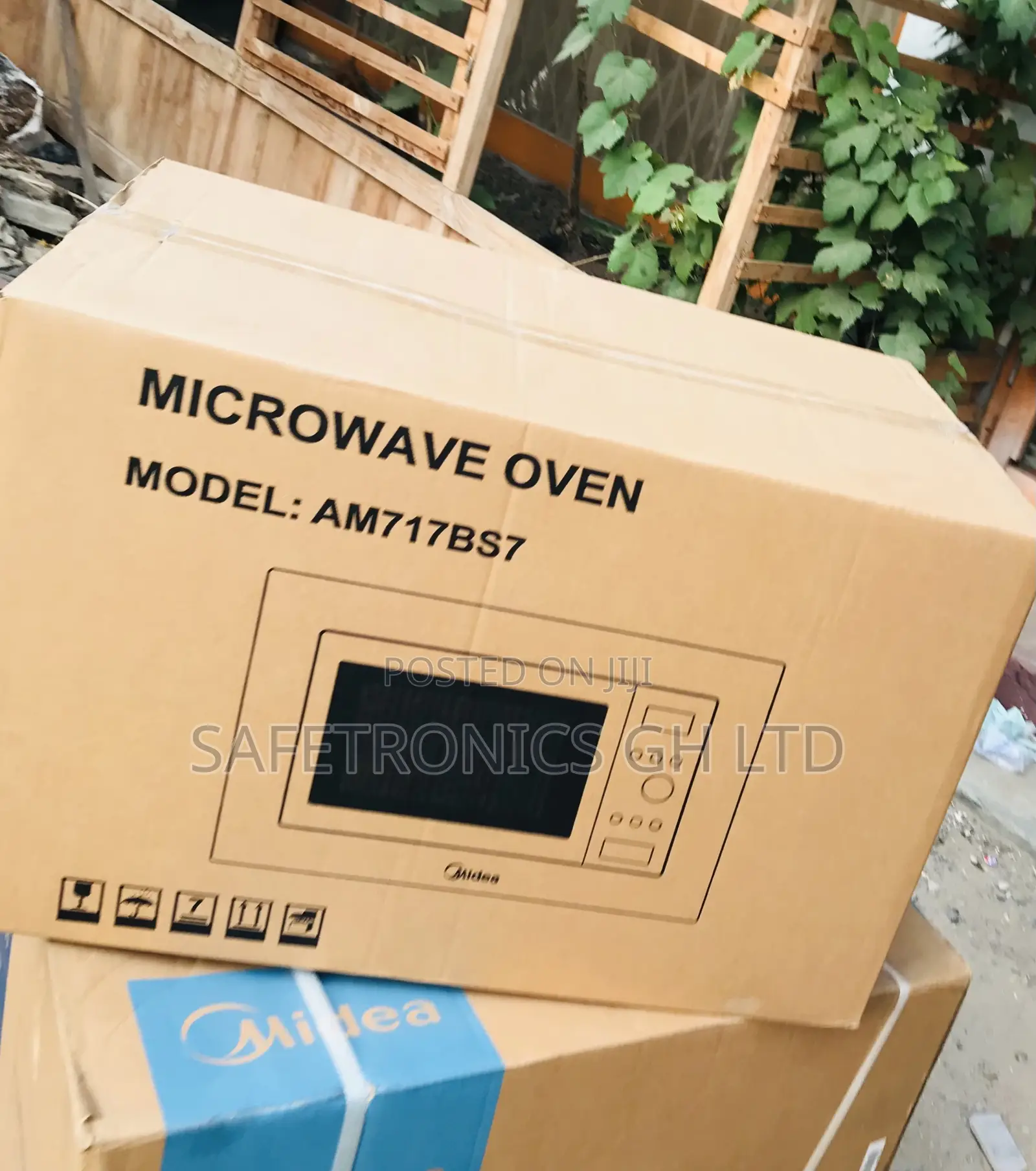 Grab Midea Gray Built-in AM717BS7 Microwave 