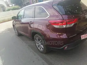 Toyota Highlander XLE 2019 Burgundy