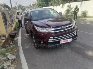 Toyota Highlander XLE 2019 Burgundy