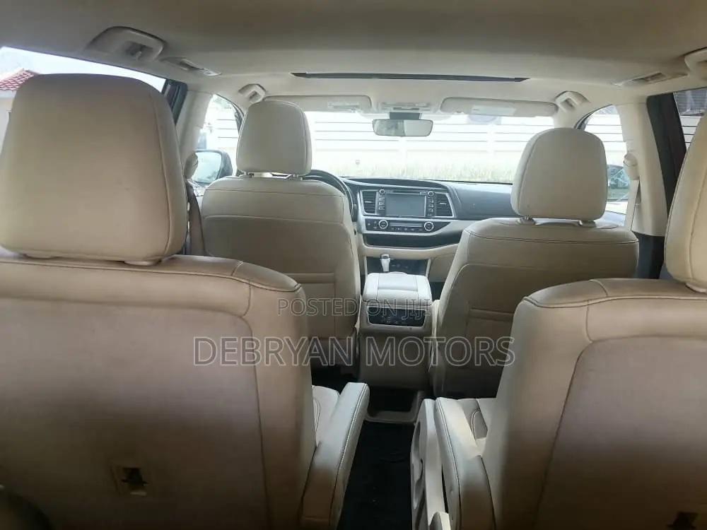 Toyota Highlander XLE 2019 Burgundy