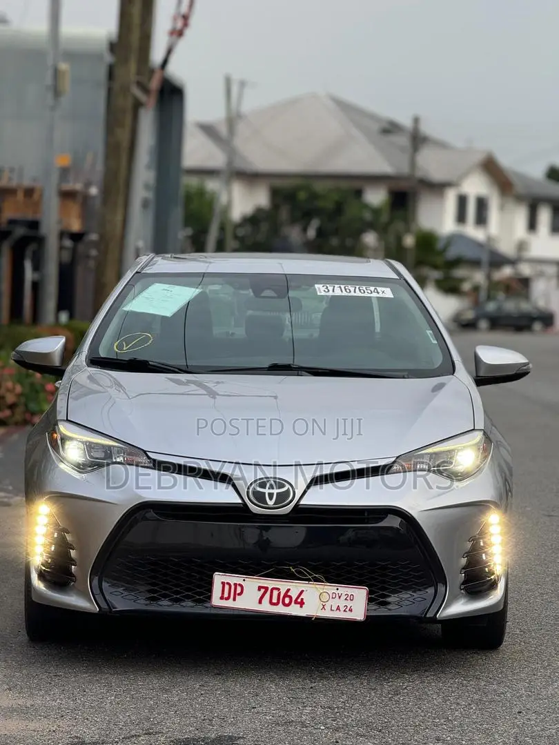 Toyota Corolla SE Special Edition 4dr Sedan (1.8L 4cyl CVT) 2017 Silver