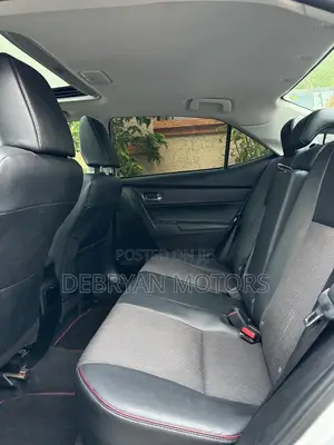 Toyota Corolla SE Special Edition 4dr Sedan (1.8L 4cyl CVT) 2017 Silver