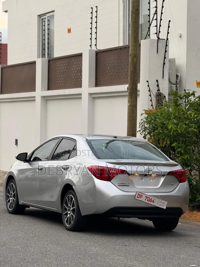 Toyota Corolla SE Special Edition 4dr Sedan (1.8L 4cyl CVT) 2017 Silver