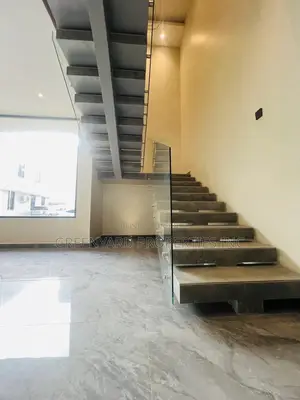 5bdrm House in Ashaley Botwe for sale