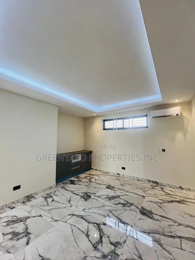 5bdrm House in Ashaley Botwe for sale