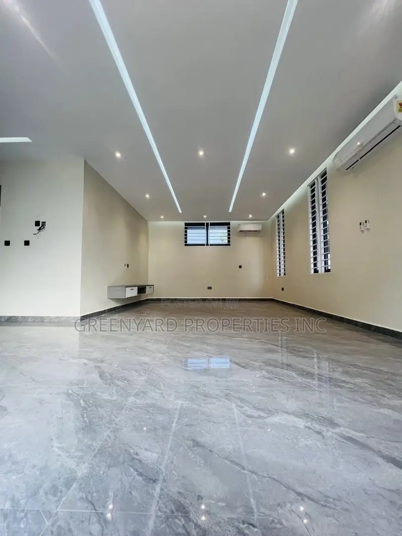 5bdrm House in Ashaley Botwe for sale