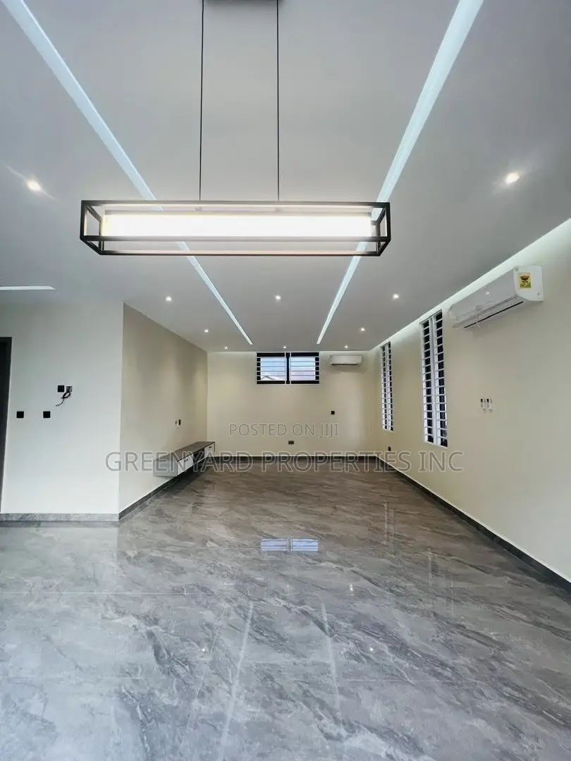 5bdrm House in Ashaley Botwe for sale