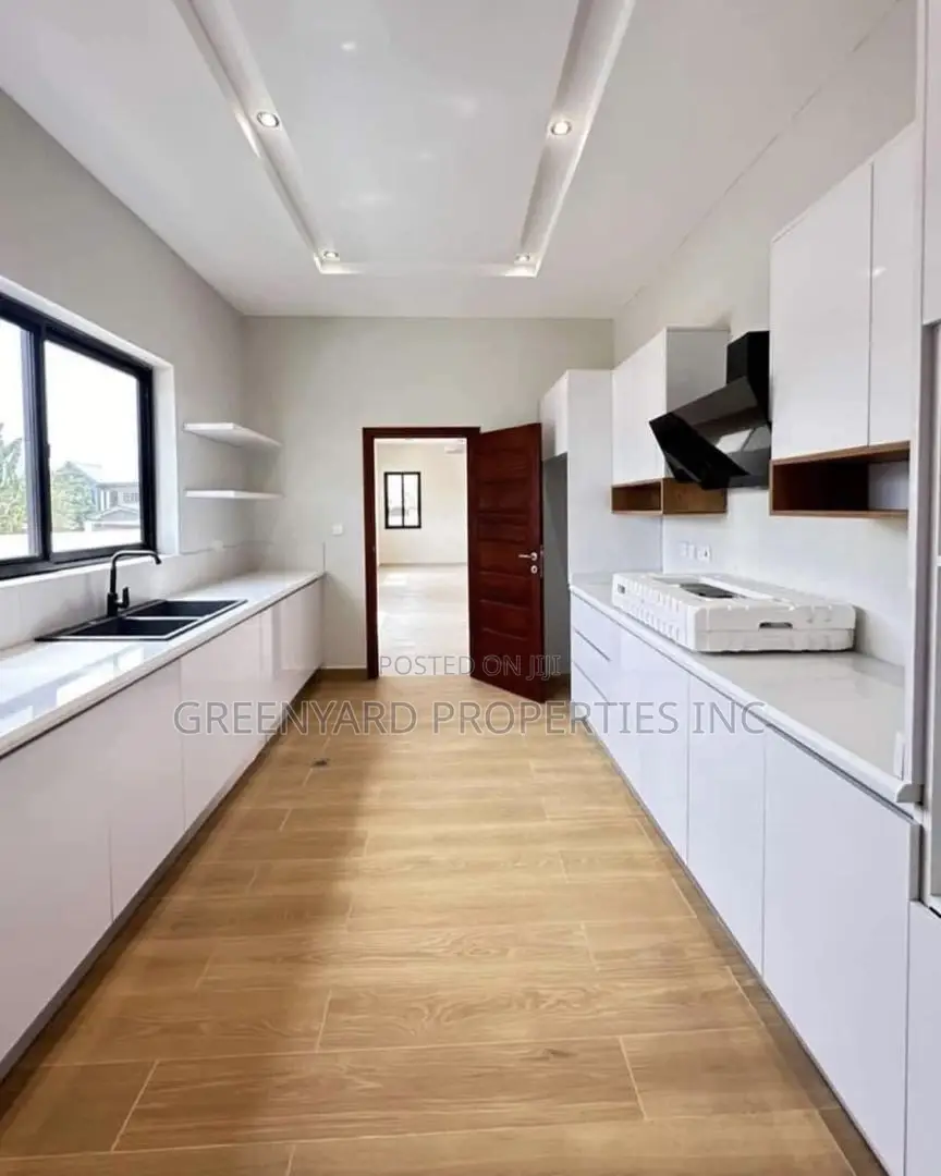 5bdrm Duplex in Special, Oyarifa for sale