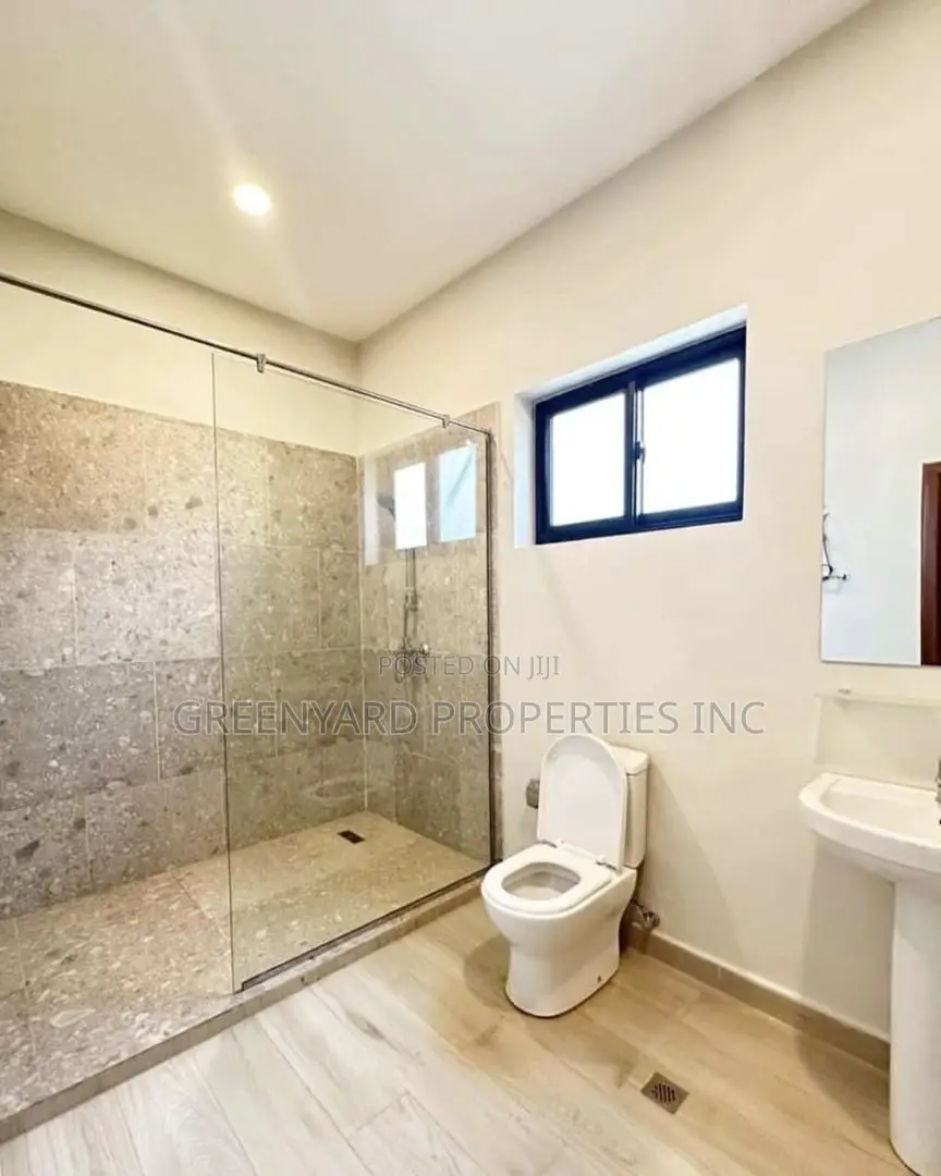 5bdrm Duplex in Special, Oyarifa for sale