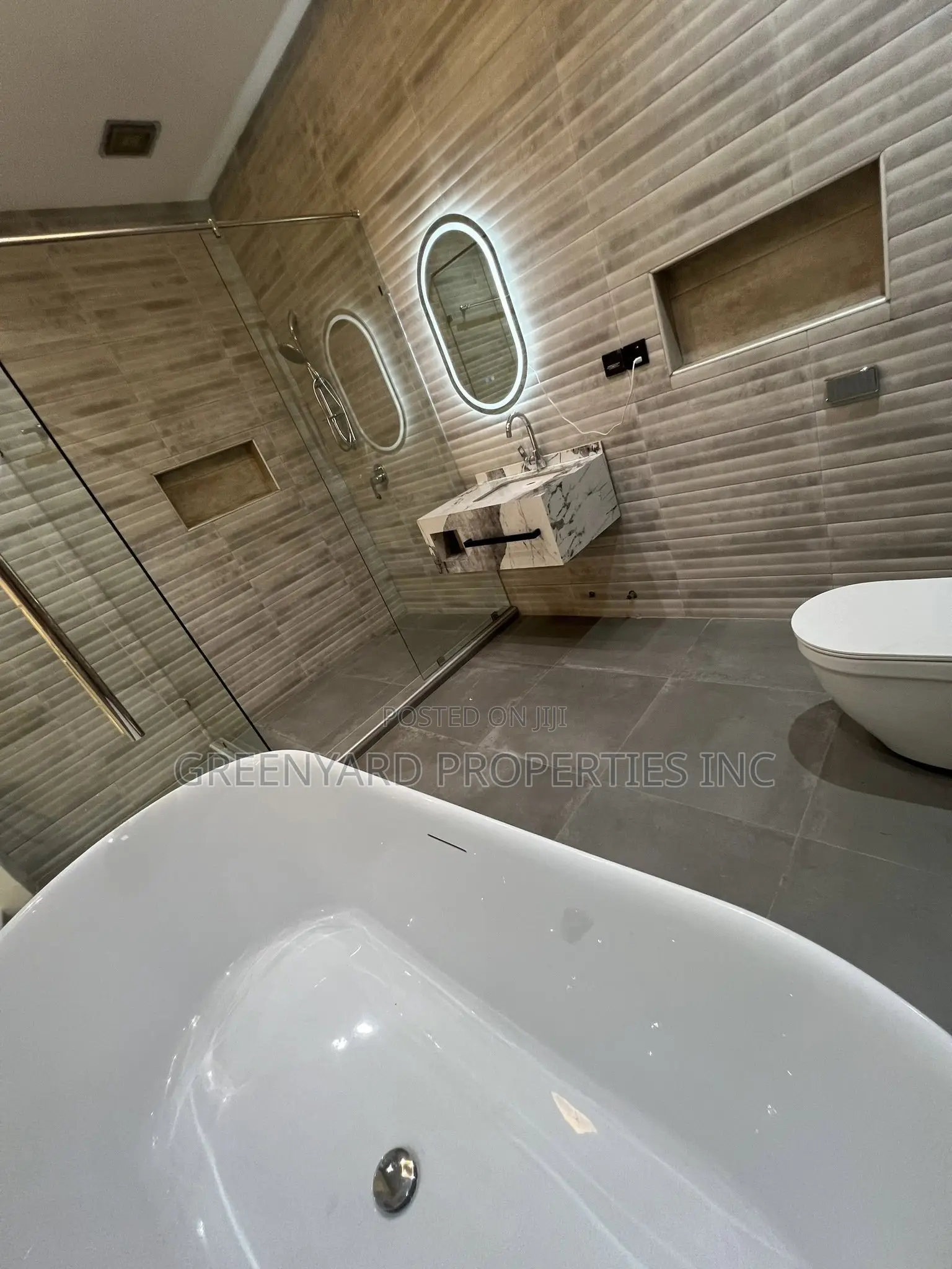 5bdrm Mansion in Ashaley Botwe for sale