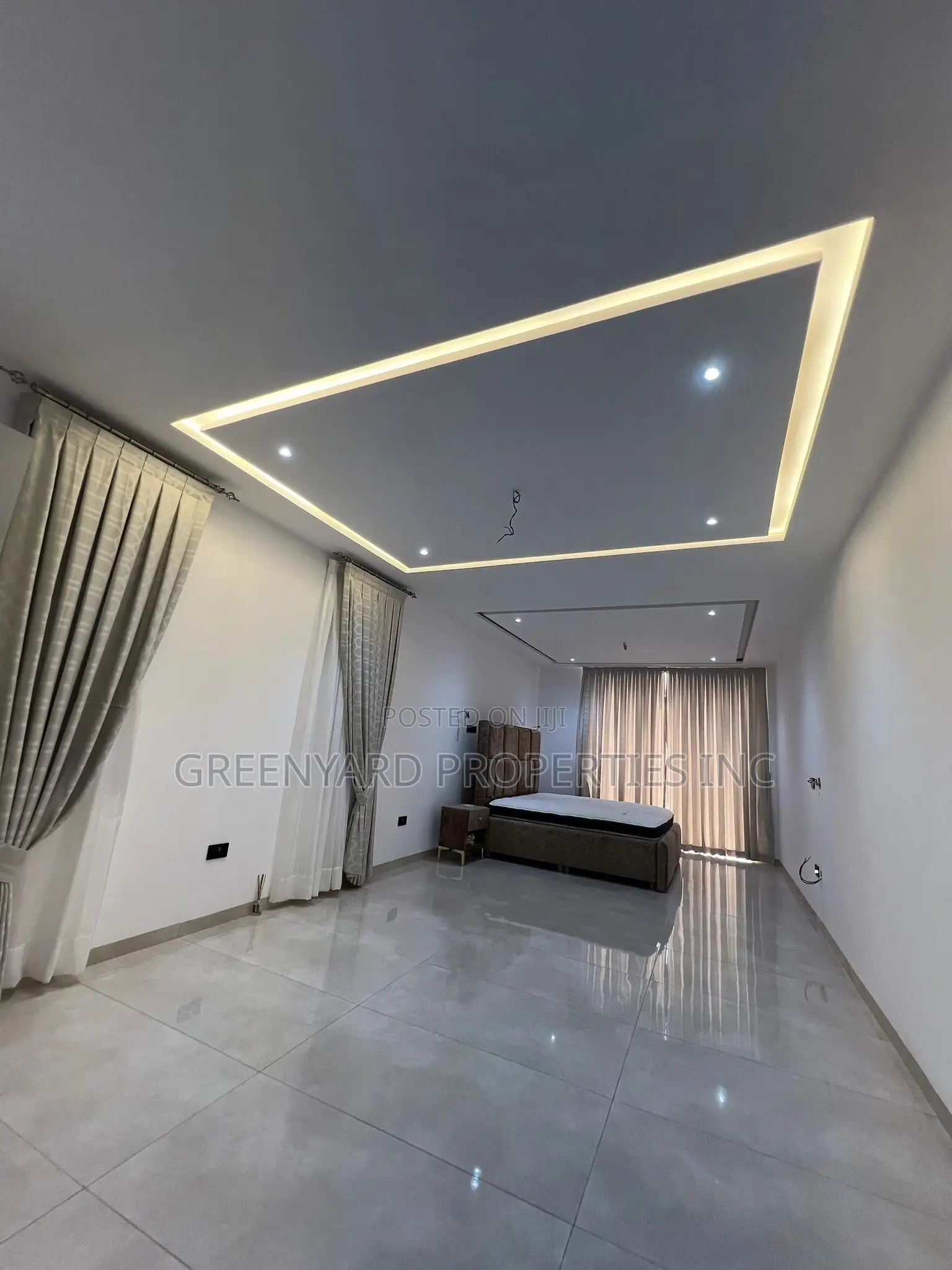 5bdrm Mansion in Ashaley Botwe for sale