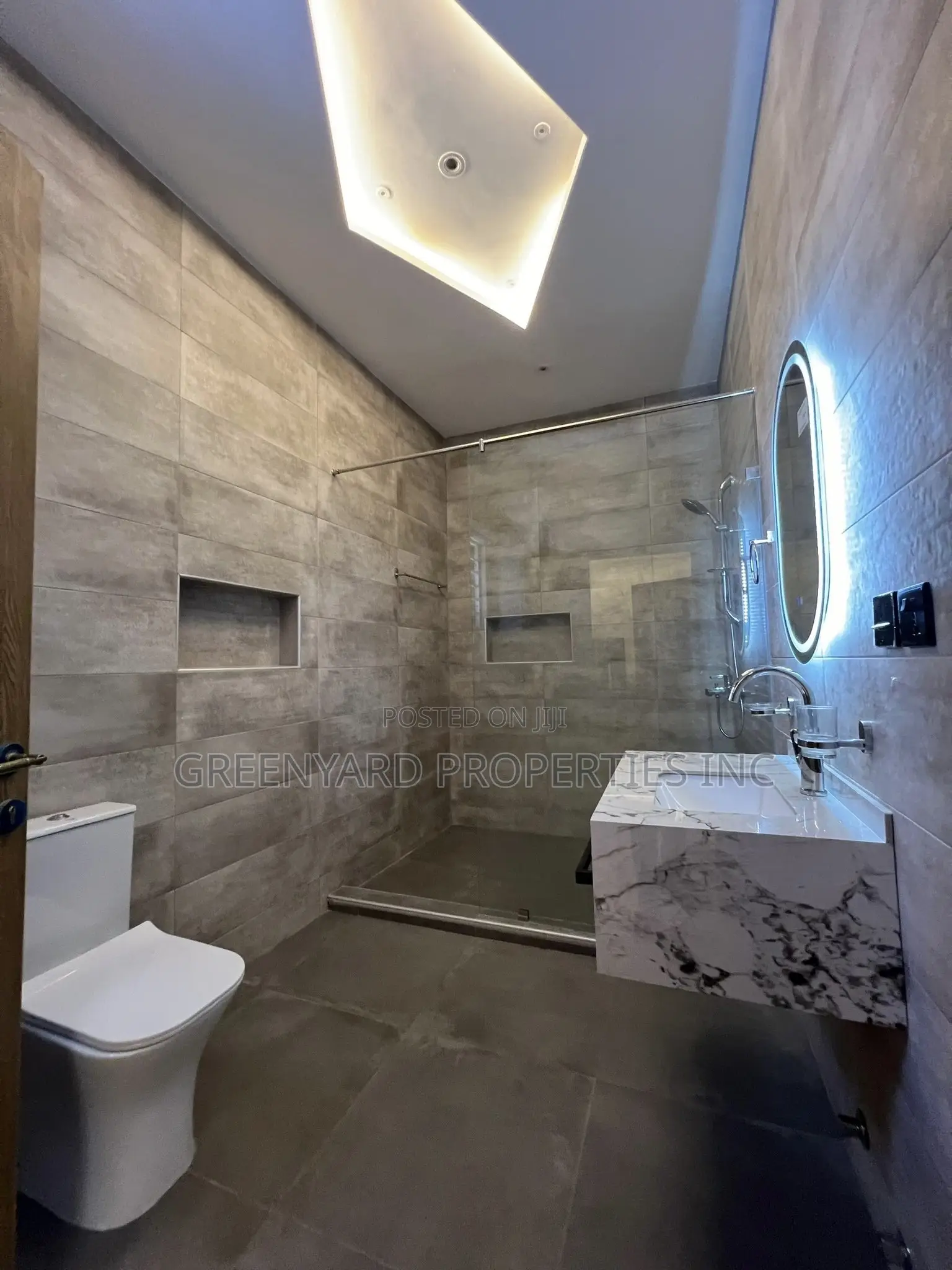5bdrm Mansion in Ashaley Botwe for sale