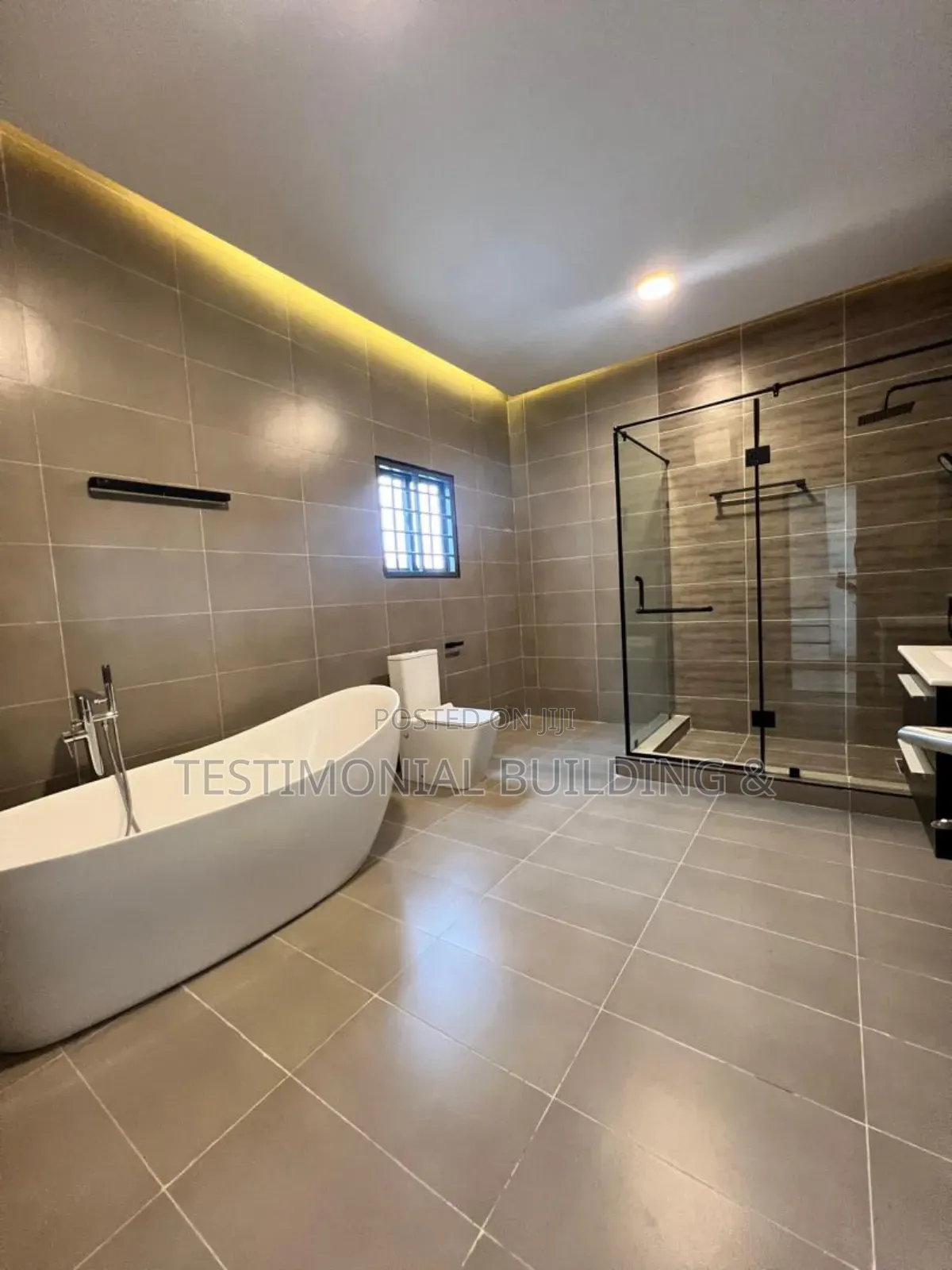 4bdrm House in Testimonial Building, Adenta for sale