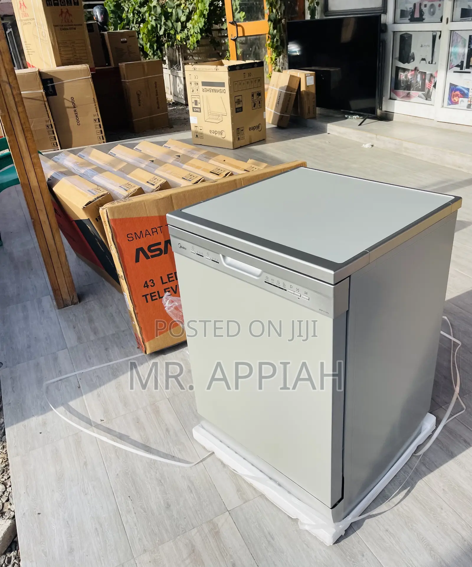 Choose Classic Midea Built-in 12 Plate Electric Dishwasher.
